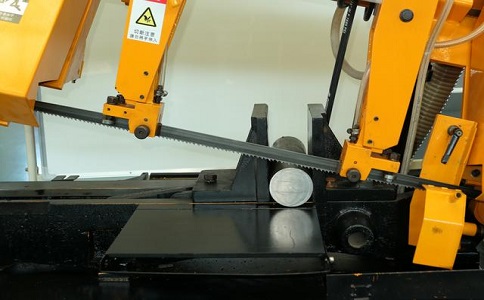 宜城数控带锯床自动送料精度会出现偏差吗？